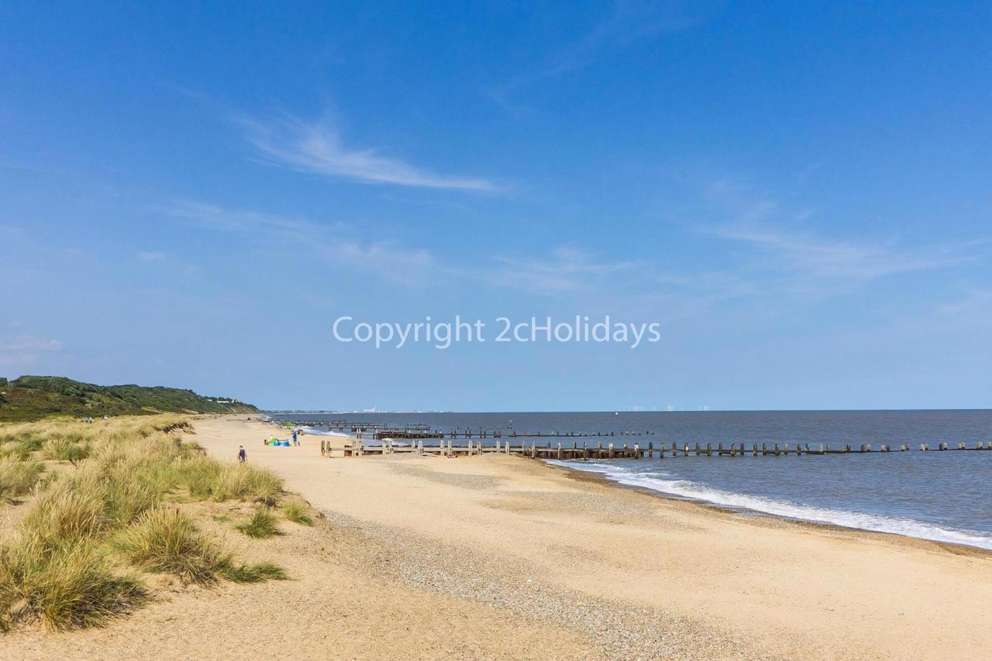 Beautiful Caravan For Hire With A Partial Sea View In Suffolk Ref 32042Az Lowestoft Exterior foto