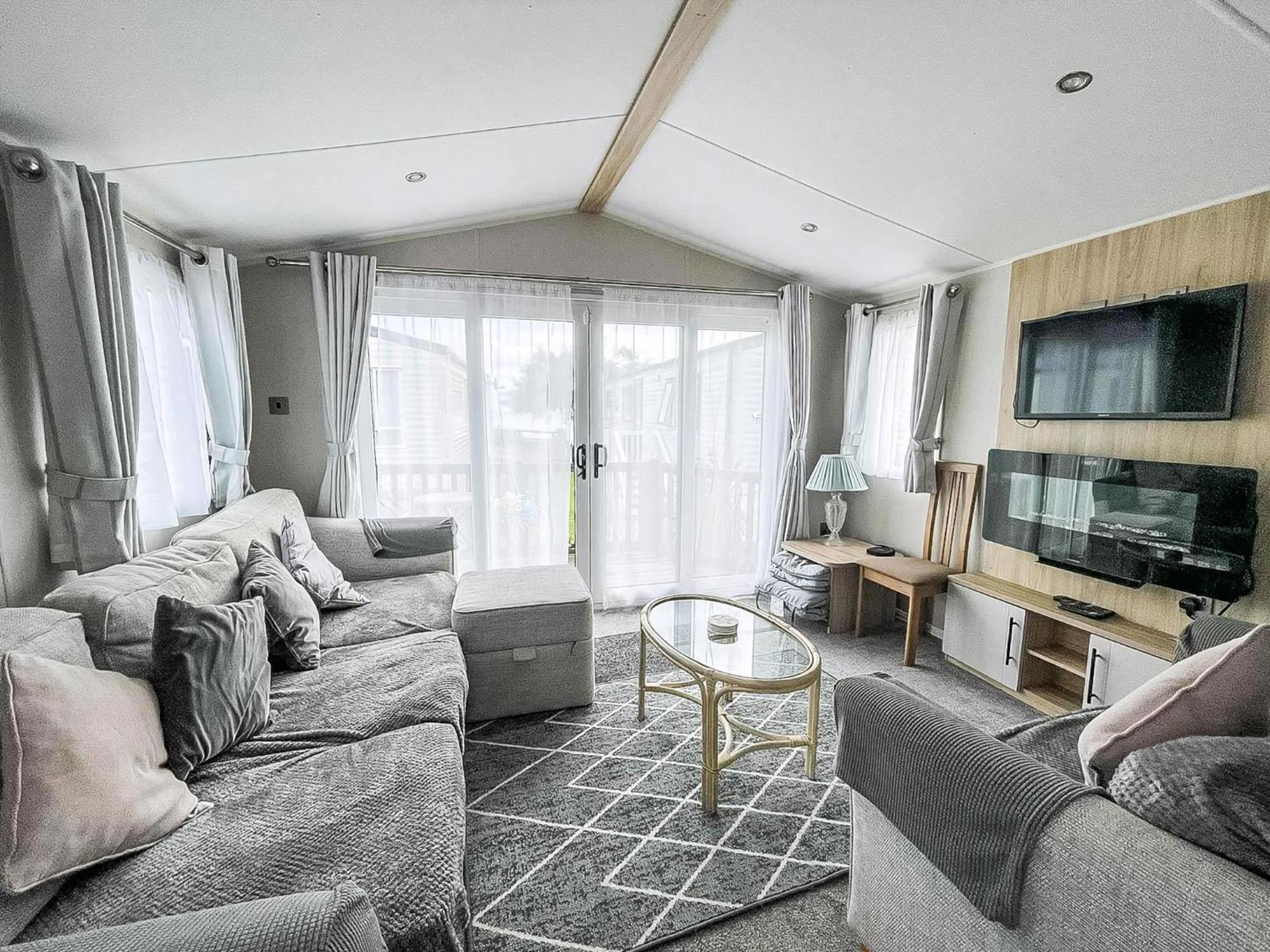 Beautiful Caravan For Hire With A Partial Sea View In Suffolk Ref 32042Az Lowestoft Exterior foto