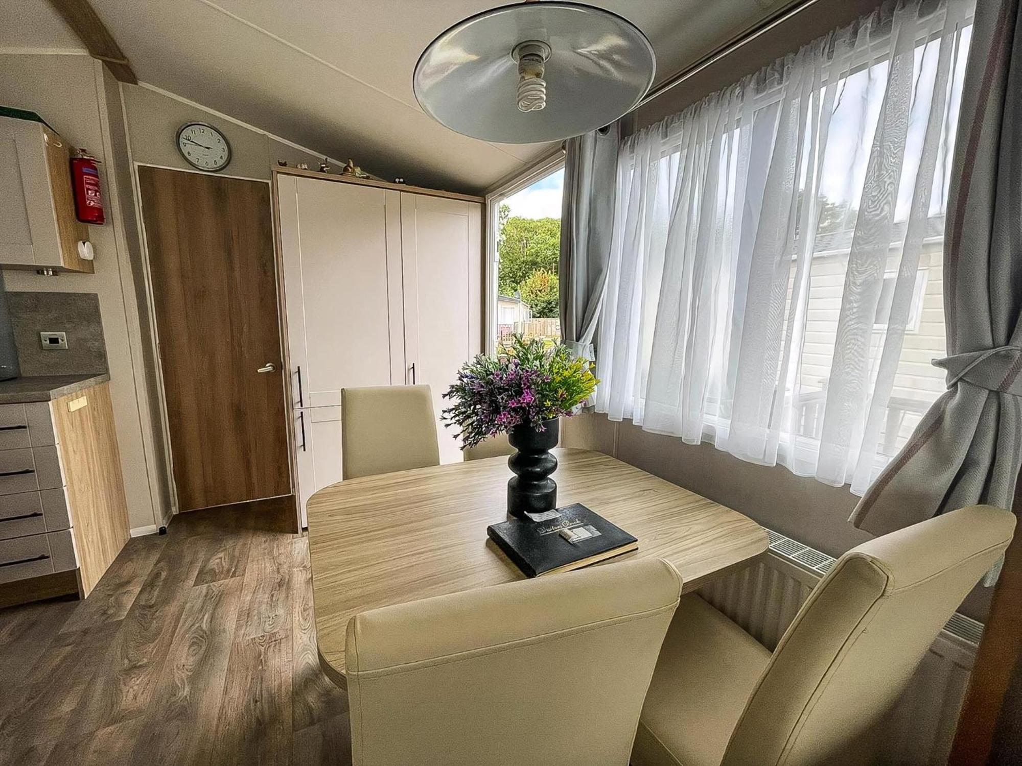 Beautiful Caravan For Hire With A Partial Sea View In Suffolk Ref 32042Az Lowestoft Exterior foto